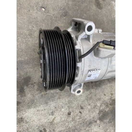 C＊C 4663927 AIR CONDITIONER COMPRESSOR A/C Hitachi ZX70-3 ZX75UR